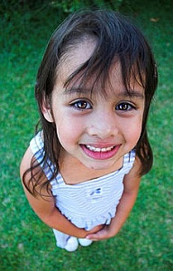 Girl, closeup. 1/125s @ f/3.5, 18mm