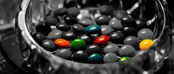 15-colored-m-and-ms-candies-black-white