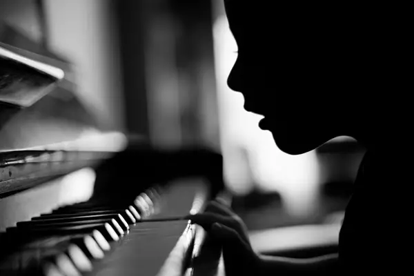 Black and white photo by Victor Bezrukov: a child listening to the piano 