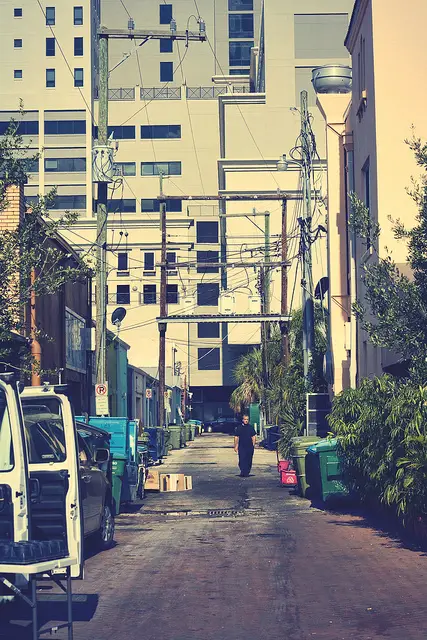 Alleyway photos tend to be gritty and grungy.