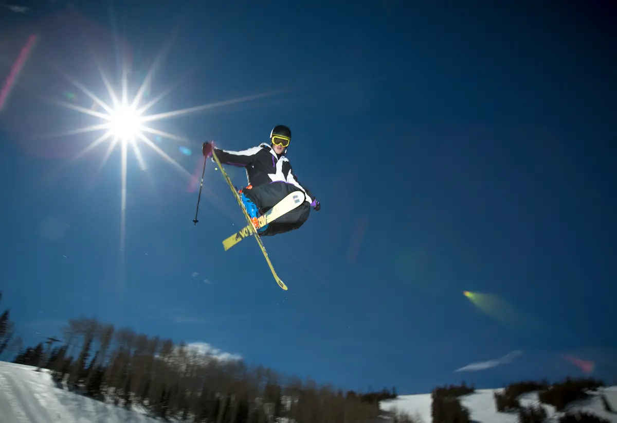 Due to its speed, it can capture fast moving objects effortlessly