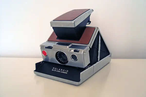 SX-70 camera - Polarismus.com