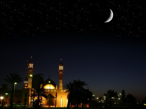 The moon can always work as a great anchor to help balance out an image that has a strong off centre subject