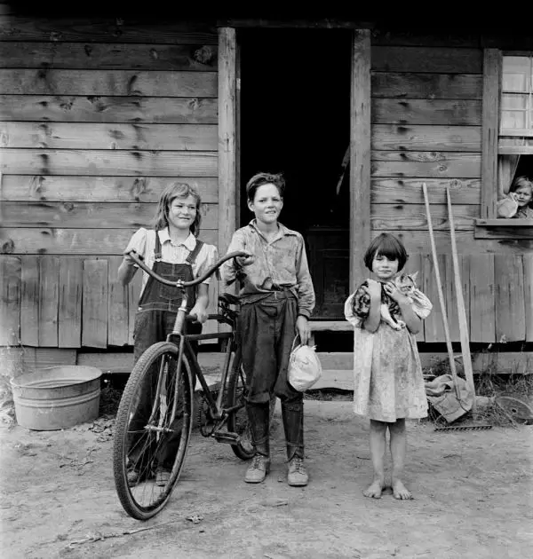 photo by Dorothea Lange