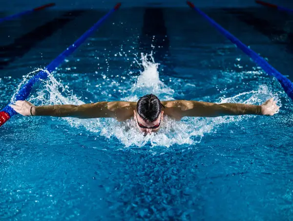 Swimmer photographed using autofocus